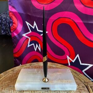 Vintage Sheafer Fountain Desk Pen Marble Alabaster Stand 14K Gold Nib Base Black